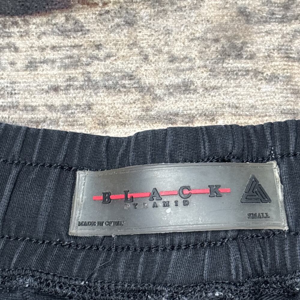Chris Brown Black Pyramid Sweat Shorts Chenille BP Black Mens Size Smalle - Picture 4 of 6